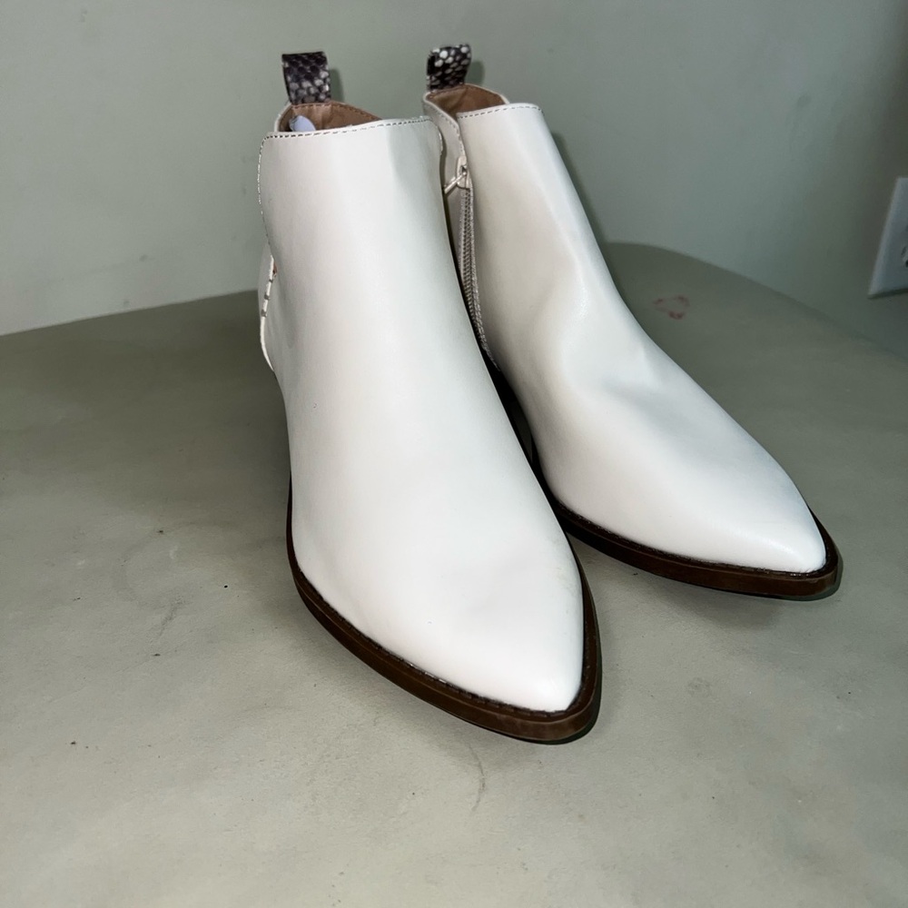 NWT White Faux Leather Pointed-Toe Ankle Booties – Size 8.5